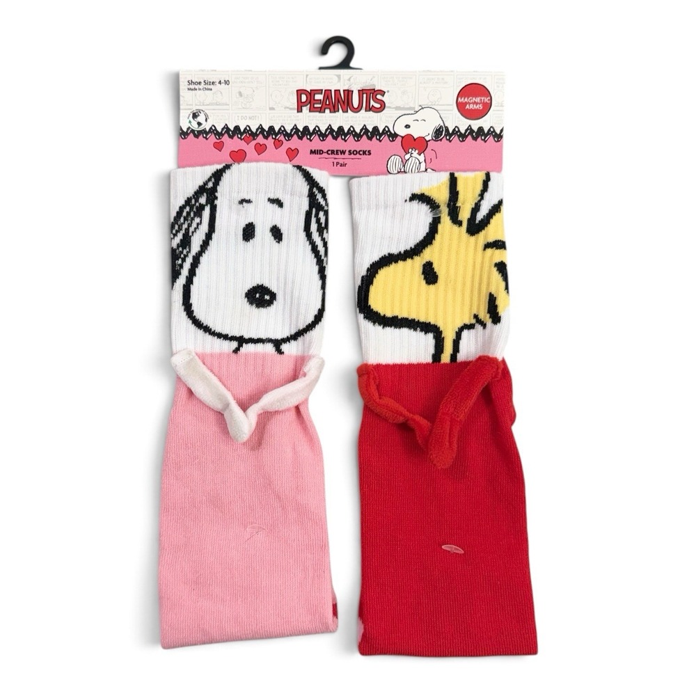 Peanuts Snoopy and Woodstock Novelty Crew Socks 1 Pair Shoe Sz 4-10 Magnetic Arm